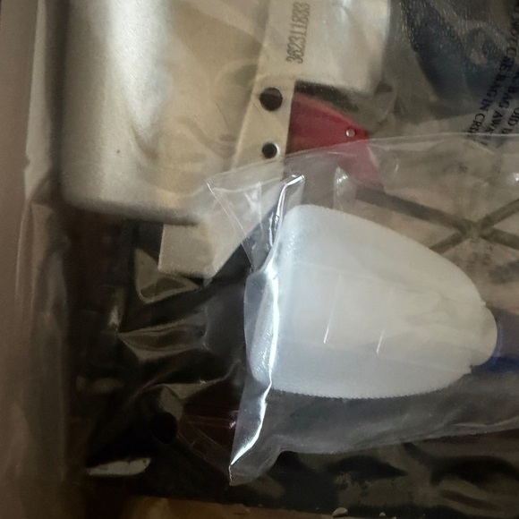 Red and Black 18 Gauge 2-in-1 Air Nailer/Stapler - Picture 4 of 6